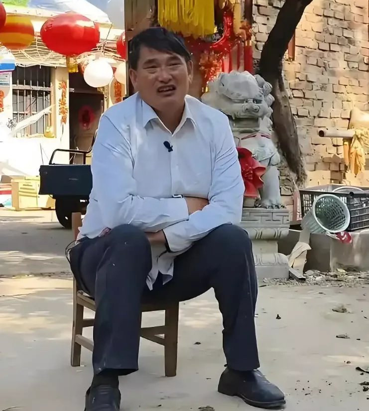 大衣哥回应陈亚男订婚：她和我们家没关系了
