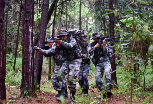 官媒晒中国爆红侦察兵影片 遭遇意外状况