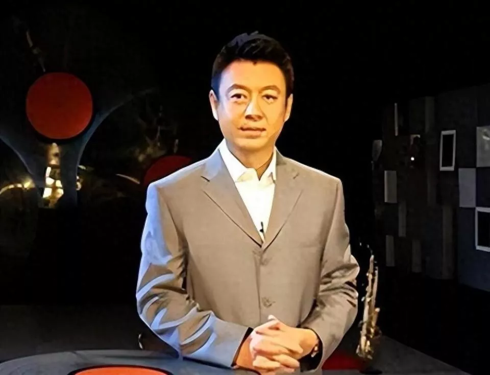 私生活混乱,10年换5妻?被传遭央视辞退的他如今怎么样了