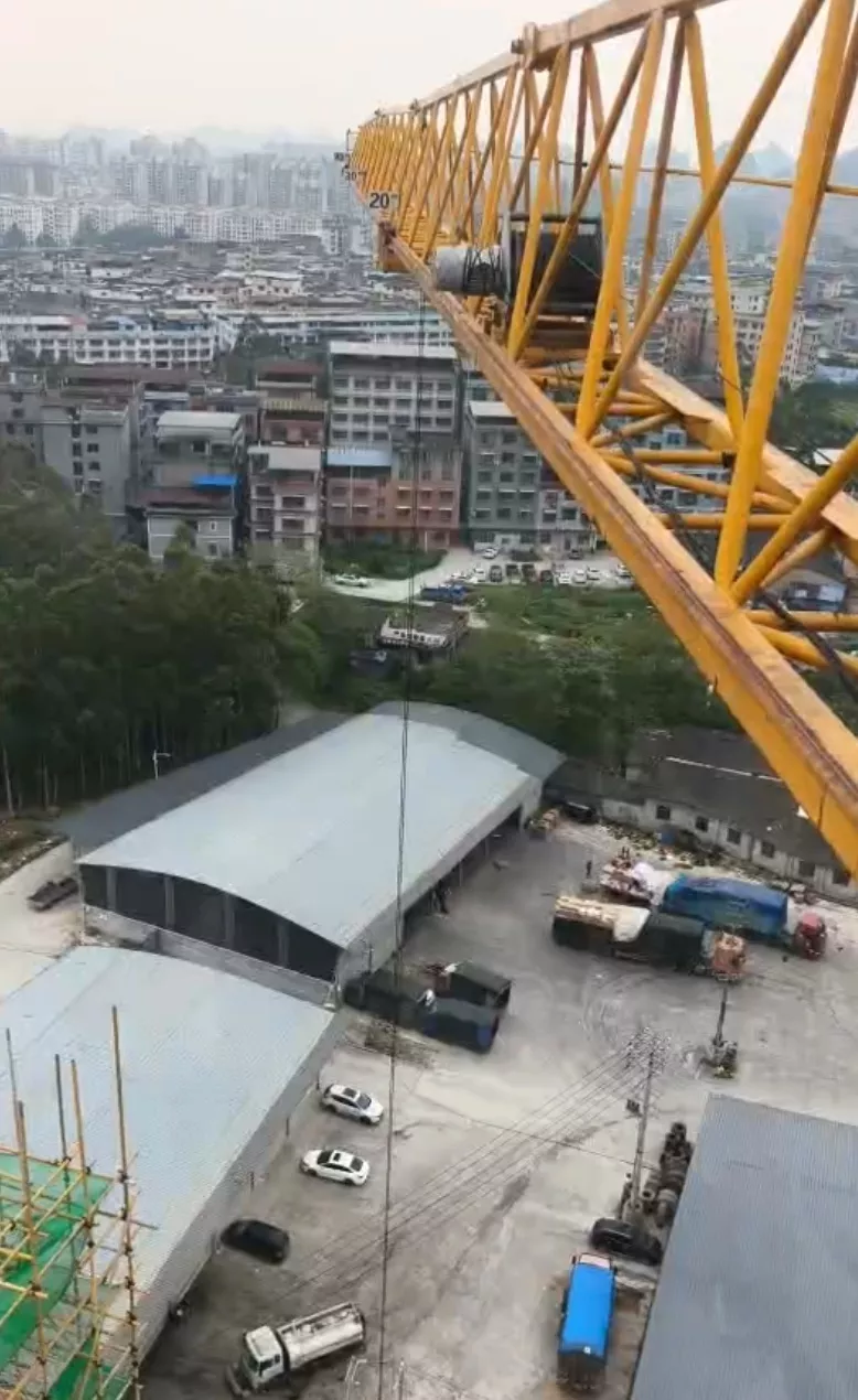 “我不喜欢跟别人说，我是开塔吊的”