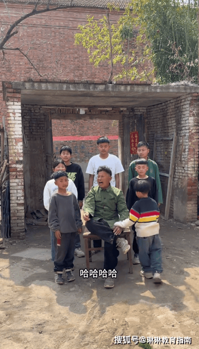 农村家长晒7儿1女，被群嘲后看清现实