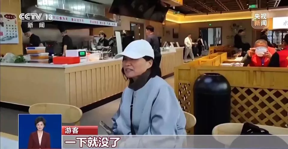 游客凌晨5点排队买不到票，黄牛却能买到售罄票