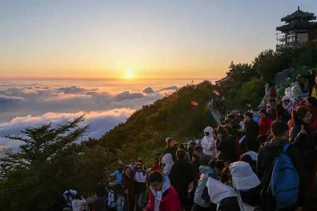 太敢曝！记者凌晨蹲守泰山 天价隐形消费被扒穿