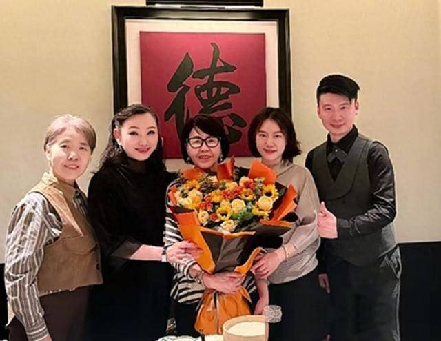 丈夫去世7个月，翁帆现状被曝光