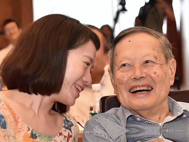 丈夫去世7个月，翁帆现状被曝光