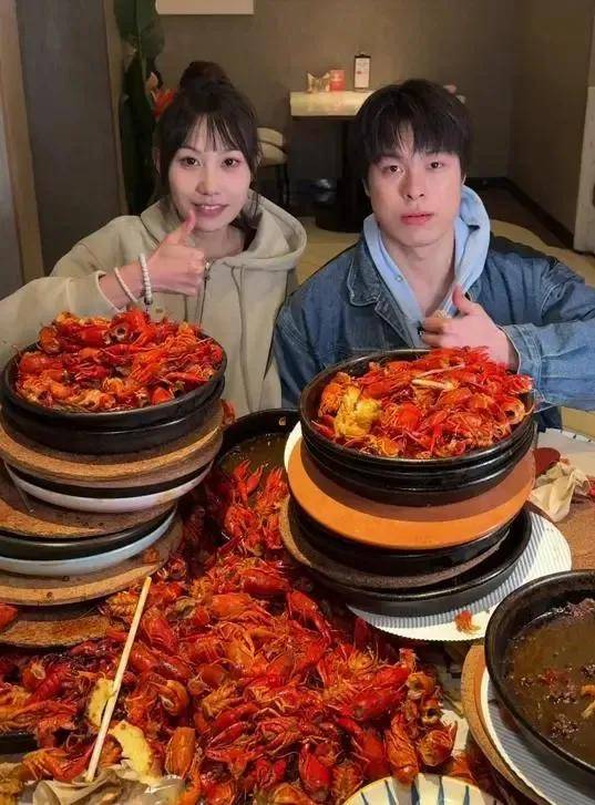 中国女吃播四巨头现状：骷髅脸....