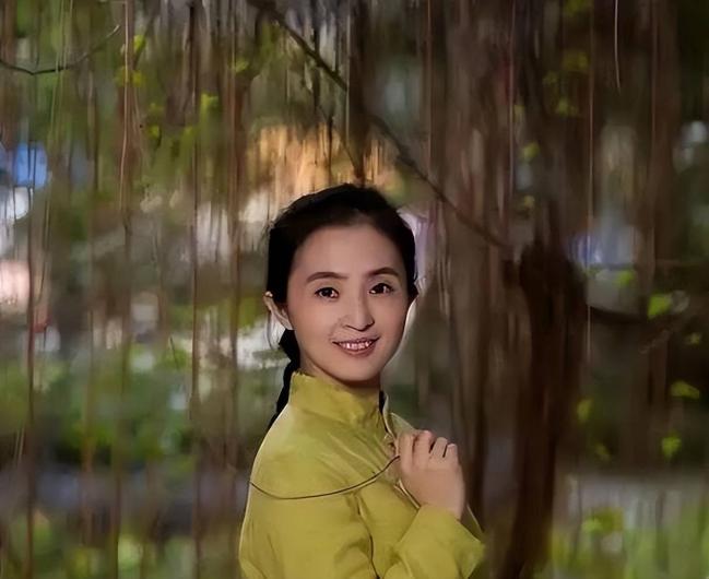 “最美校长”：凭美貌走上巅峰 一夜之间翻车