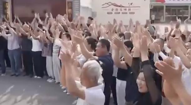 习到山东 群众欢迎 央视聚焦歪头大妈