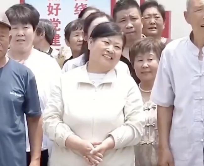 习到山东 群众欢迎 央视聚焦歪头大妈