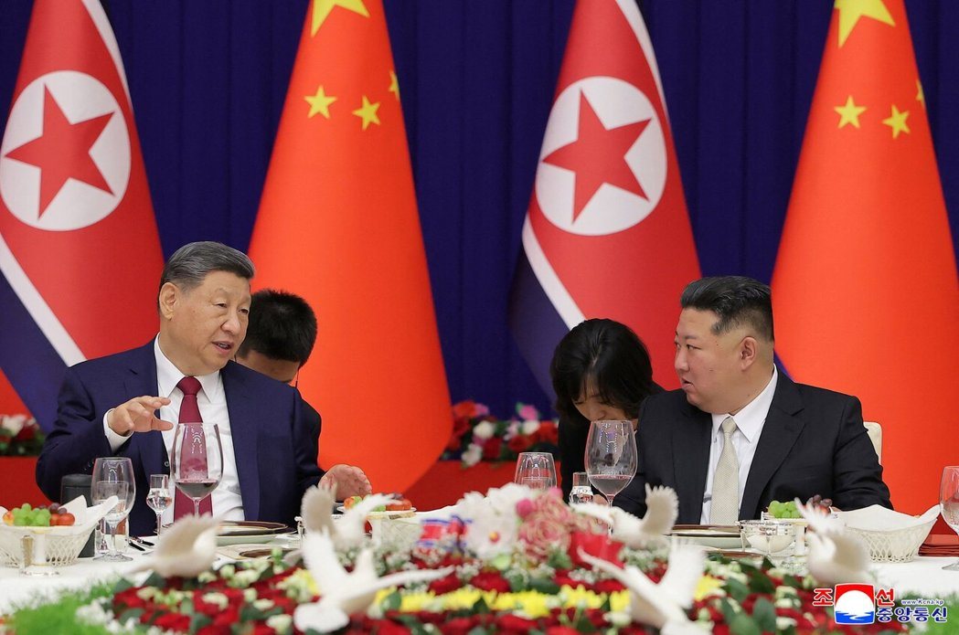 朝中社报导，北韩国务委员会委员长金正恩7月1日致电中共总书记习近平，祝贺中国共产...