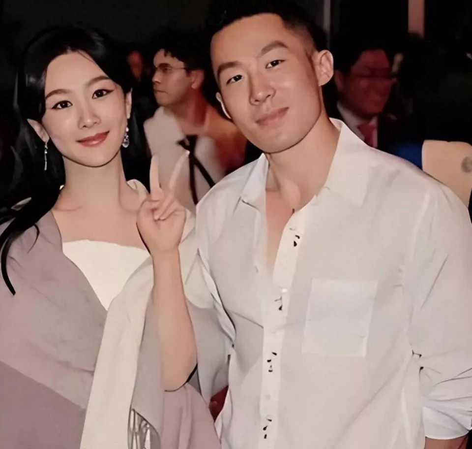 原来他就是杨紫背后的男人,身家上亿是娱乐老总