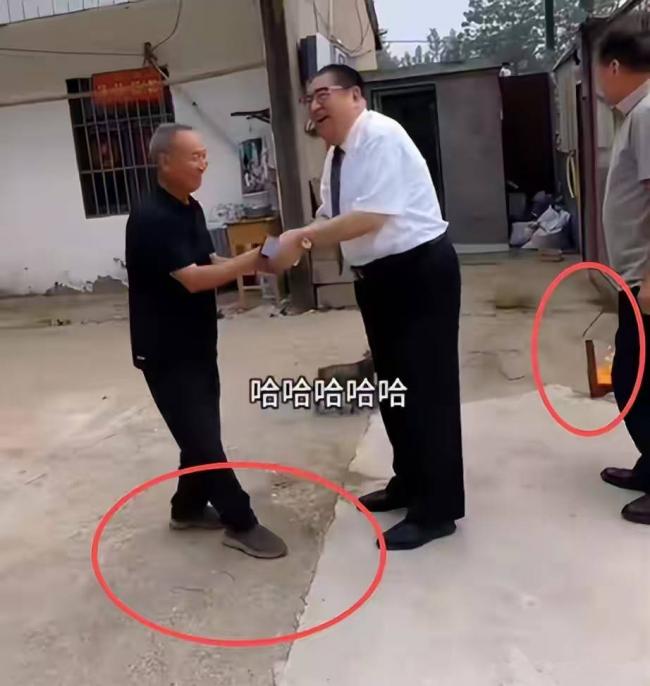 曾被捧为“数学天才” 沉寂两年的姜萍又上热搜 曾被捧为“数学天才” 沉寂两年的姜萍又上热搜
