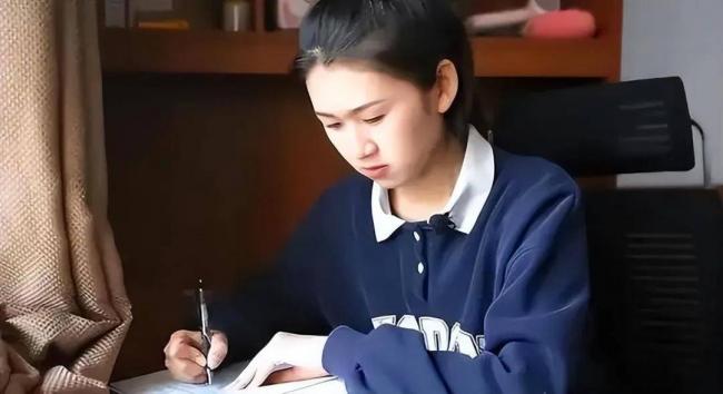 从工厂女工到世界冠军,00后女孩逆袭成人生赢家 从工厂女工到世界冠军,00后女孩逆袭成人生赢家