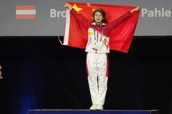 从工厂女工到世界冠军,00后女孩逆袭成人生赢家 从工厂女工到世界冠军,00后女孩逆袭成人生赢家