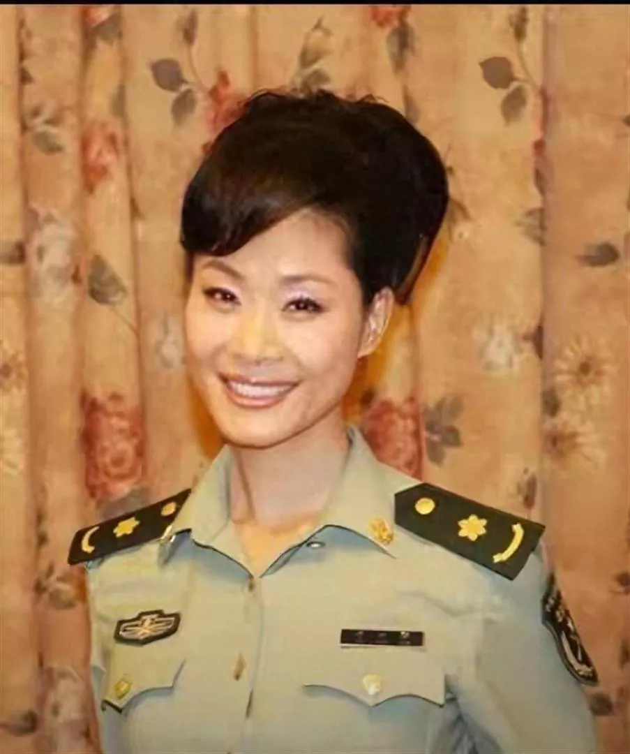 于文华不再隐瞒,回应跟大衣哥的真实关系