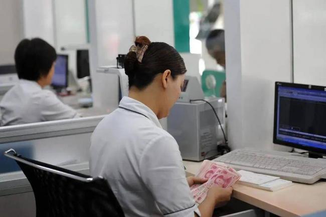 金饭碗彻底凉了!年轻人扎堆辞职 金饭碗彻底凉了!年轻人扎堆辞职