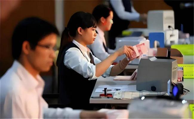 金饭碗彻底凉了!年轻人扎堆辞职 金饭碗彻底凉了!年轻人扎堆辞职