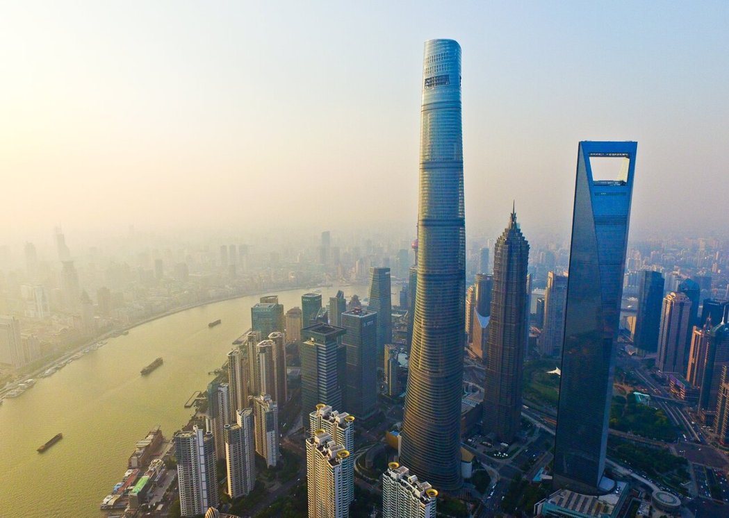 为加强2026世界AI大会期间的低空空域安全管理，上海自15日起实施全域无人机临...