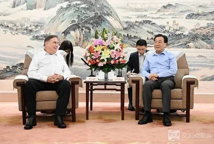 江苏省委书记会见美国飞虎队老兵后代代表团