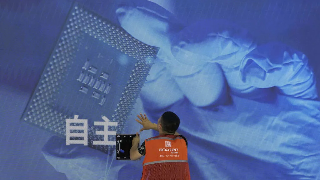 中国国产深紫外光刻机传量产 挑战ASML地位