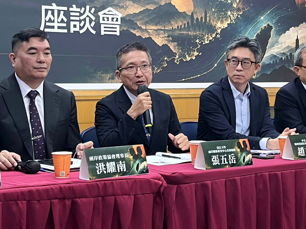 本报记者针对洪申翰赴南京出席APEC人力资源发展部长会议提问，张五岳回应，洪申翰...
