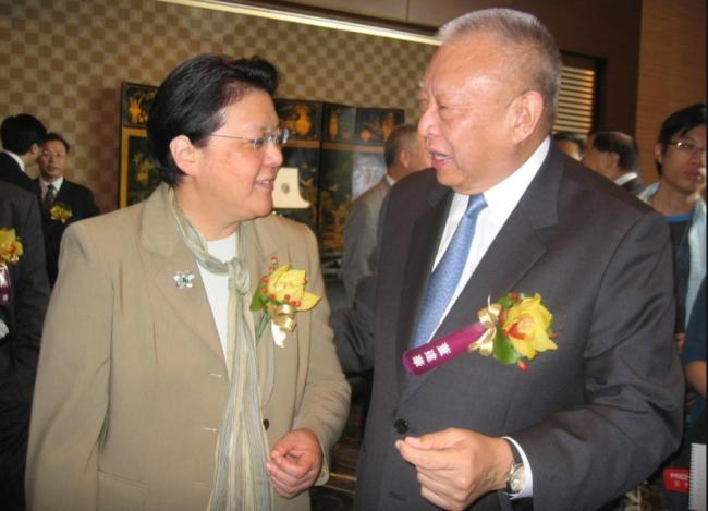 范徐丽泰“四字真言”评香港现政府